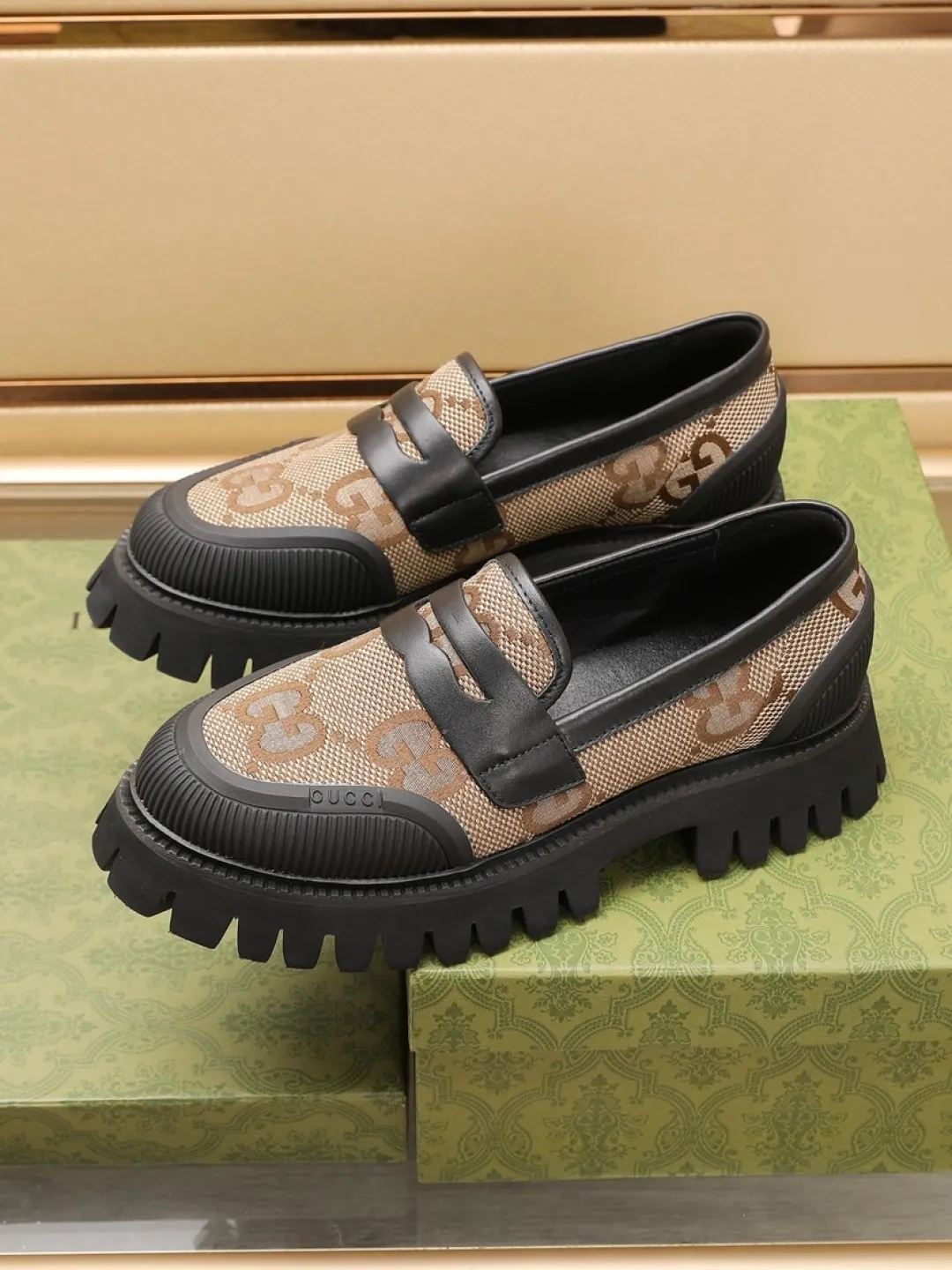 Men's Men's Shoes 💰P540💰[GUCCI] 🆕Men's classic loafers, which combine classic shoe styles with retro California style. Slipper style design, easy to put on and take off. The upper is carefully made of original fabric and decorated with a rubber concave sole and the logo on the upper. Wear it with casual clothing or a suit. Size: 38-44 (45.46 customized)